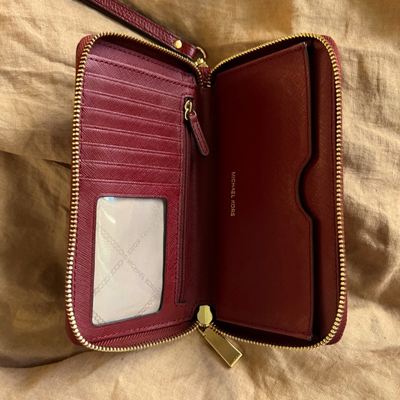 Micheal Kohrs Burdundy Wristlet Wallet - Picture 3 of 6
